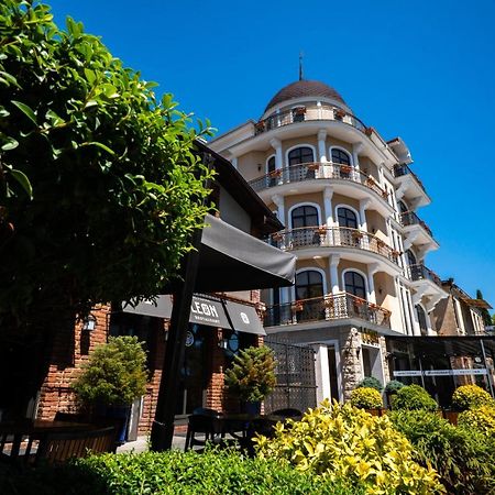 Leon Boutique Hotel Sukhumi Exteriör bild