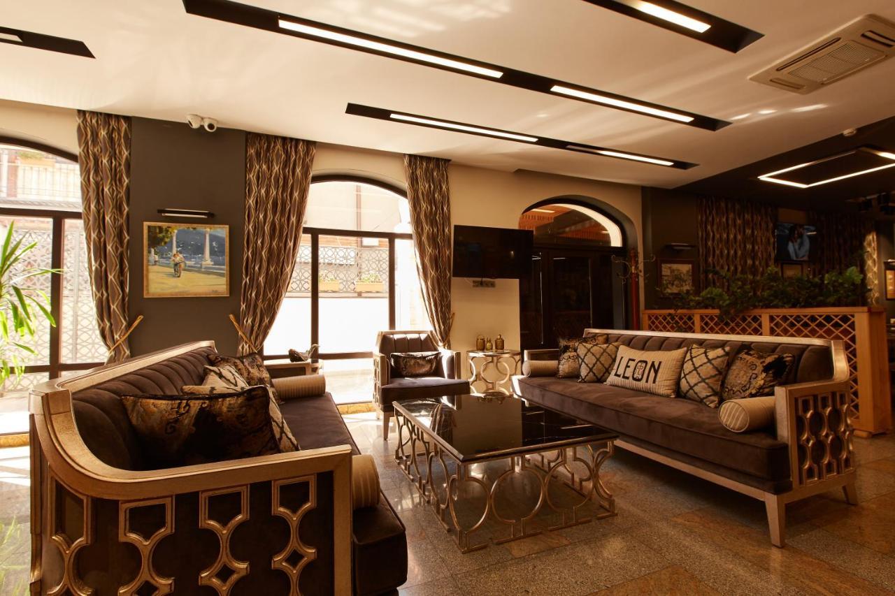Leon Boutique Hotel Sukhumi Exteriör bild