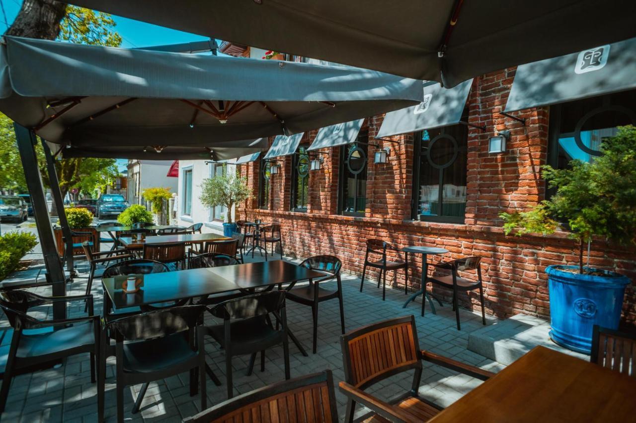 Leon Boutique Hotel Sukhumi Exteriör bild