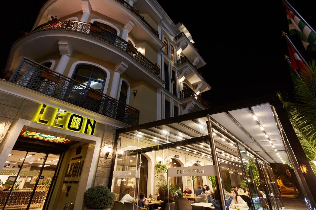 Leon Boutique Hotel Sukhumi Exteriör bild