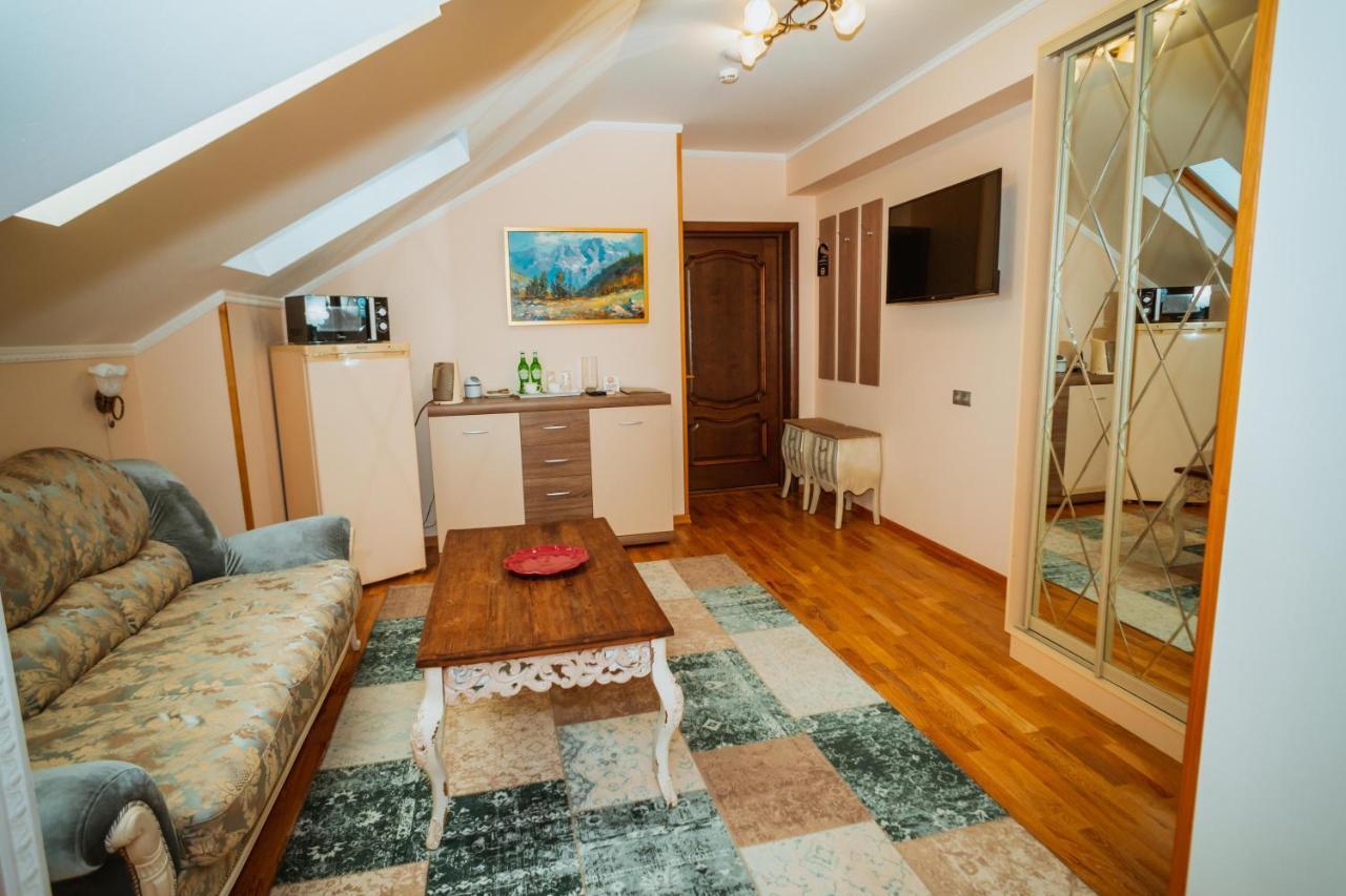 Leon Boutique Hotel Sukhumi Exteriör bild