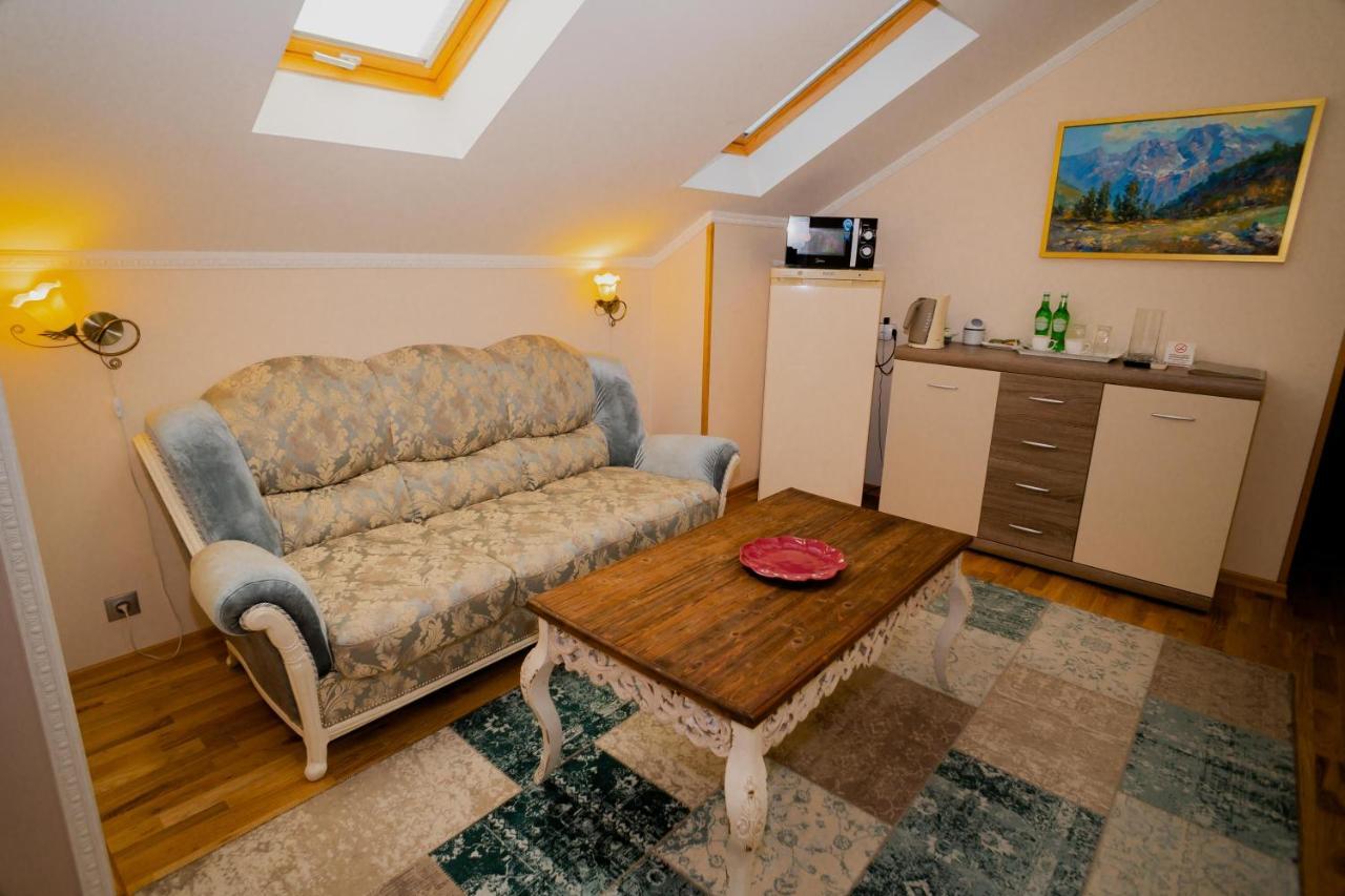 Leon Boutique Hotel Sukhumi Exteriör bild
