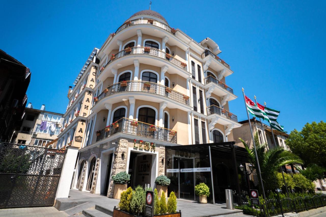 Leon Boutique Hotel Sukhumi Exteriör bild