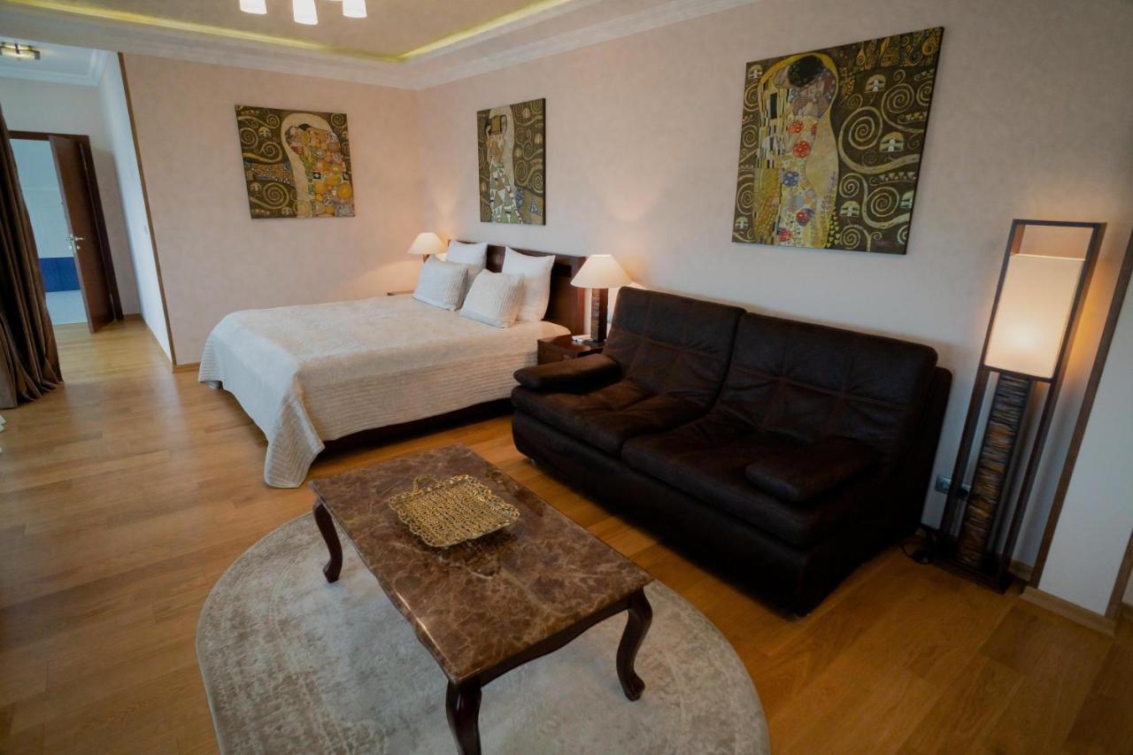 Leon Boutique Hotel Sukhumi Exteriör bild