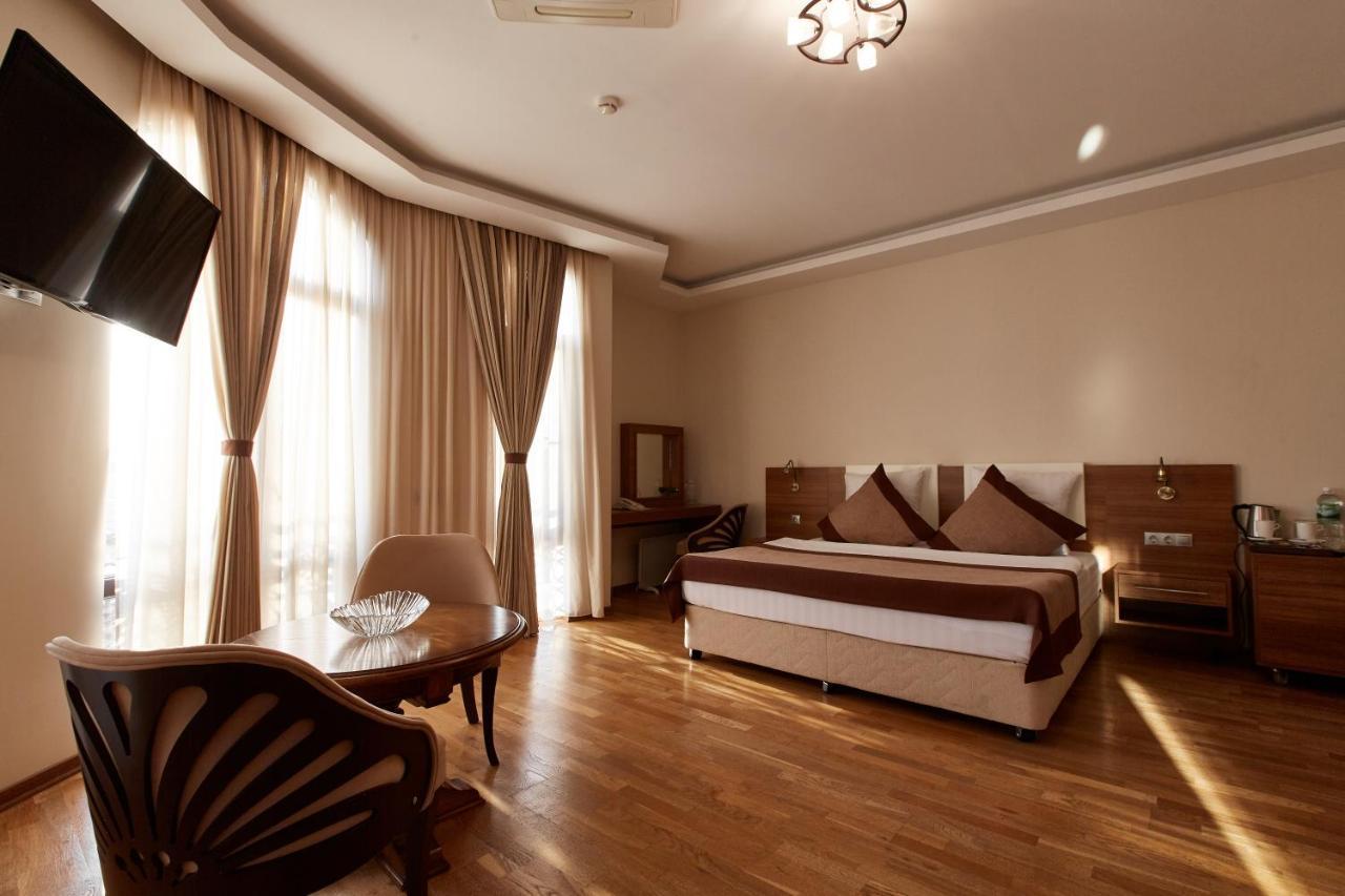 Leon Boutique Hotel Sukhumi Exteriör bild