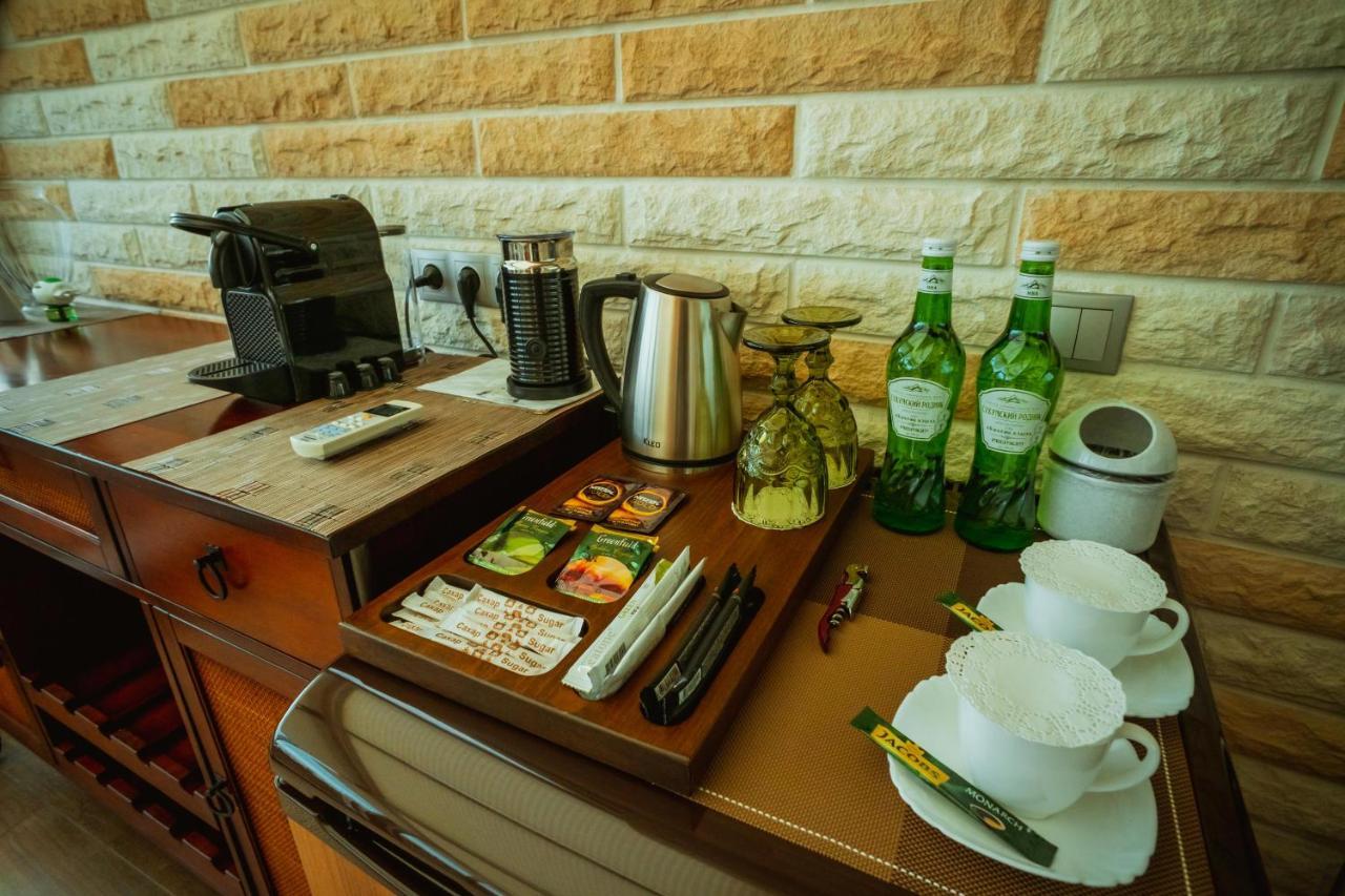 Leon Boutique Hotel Sukhumi Exteriör bild